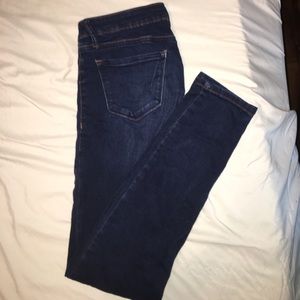 Dark wash jegging skinny jeans