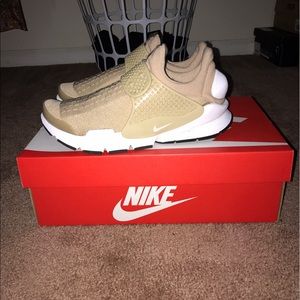Women's Nike Sock Dart Size 7 !