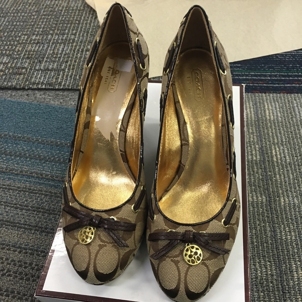 Coach Wedges