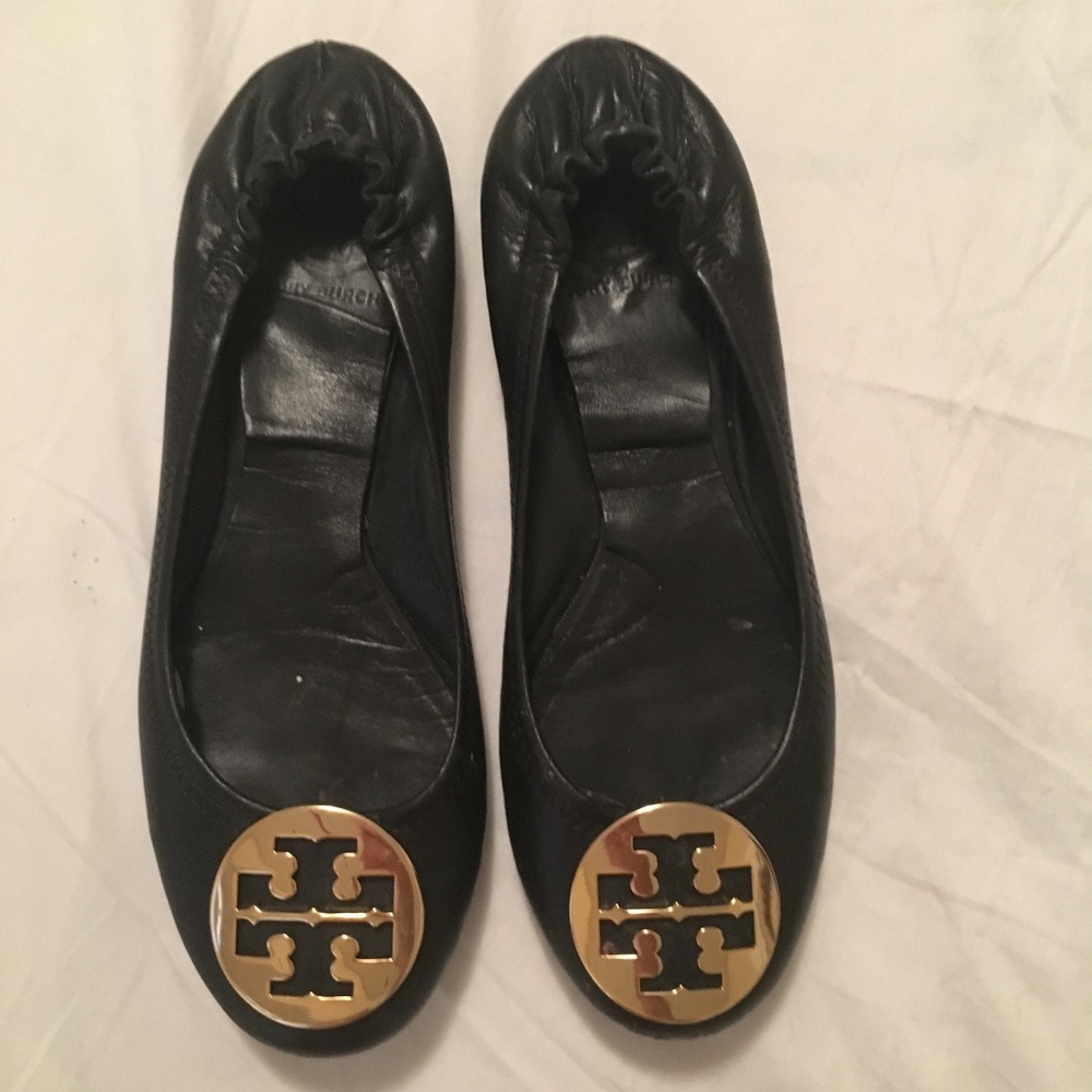 Authentic Tory Burch flats with gold medallion