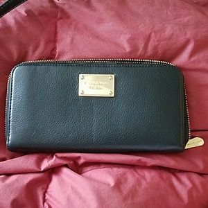 AUTHENTIC Michael Kors Jet Set Continental Wallet