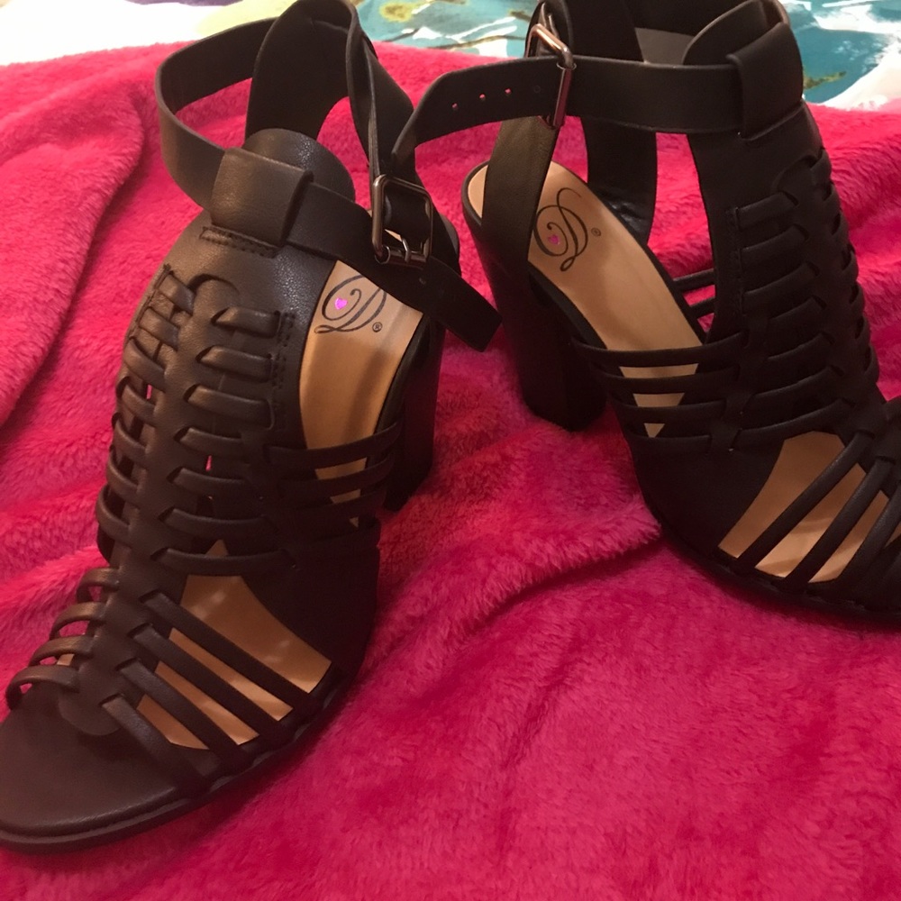 Black heel sandals