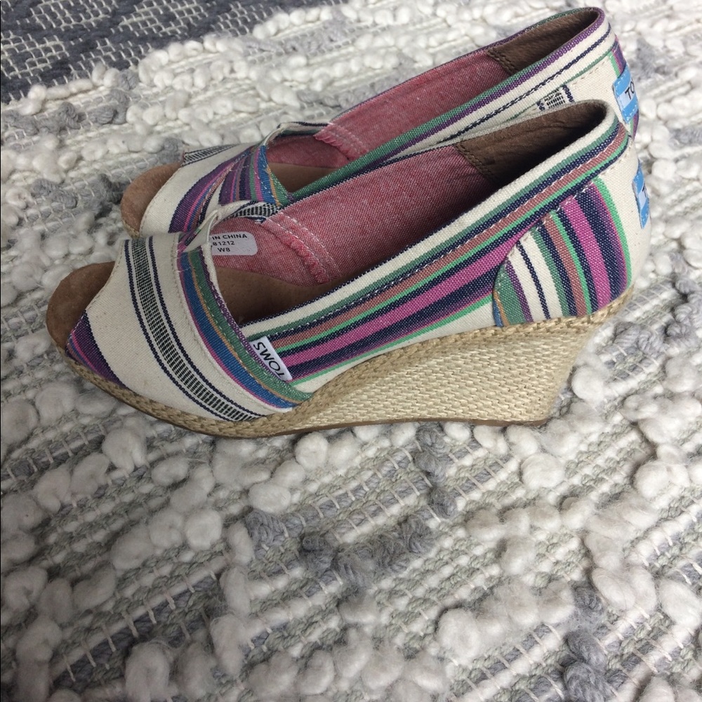 TOMS wedges