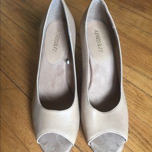 NWOT peep toe wedges