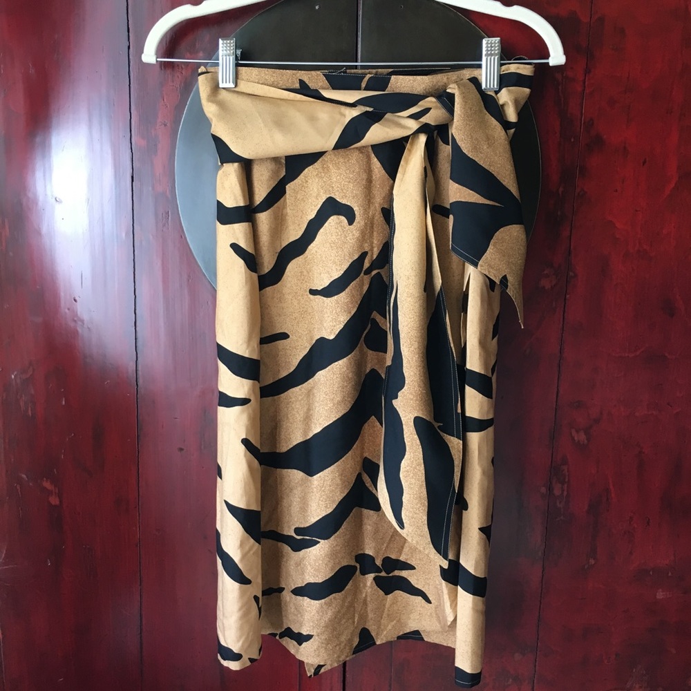 NWOT Vintage Perry Ellis SILK animal print wrap