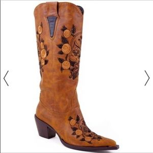 NWOT Roper Floral Embroidered Boots