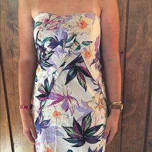 Strapless, linen dress