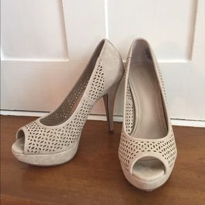 Apt 9 Nude heels, size 9 cutout