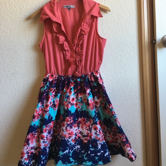 baileyblue Dresses & Skirts - Ruffle collar floral pinup style dress medium