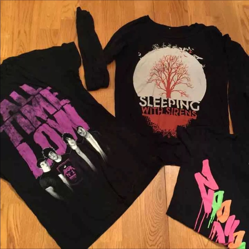 18 pic Hot Topic lot