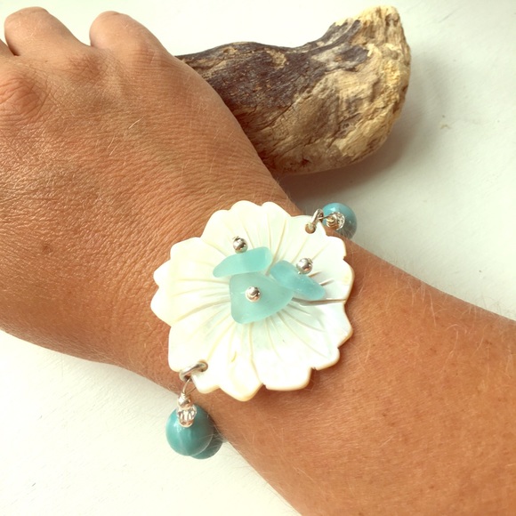 Sterling Silver Sea Glass and Shell Bracelet - Picture 4 of 8