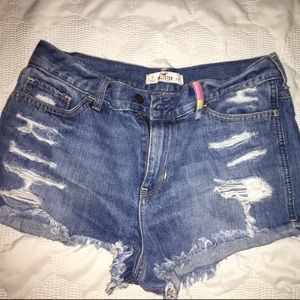 "Destroyed" Hollister high waist short shorts!