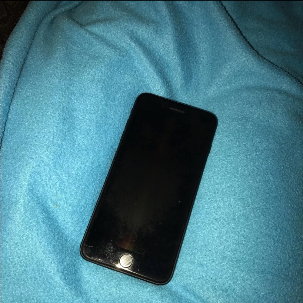 iPhone 7 plus (Locked)