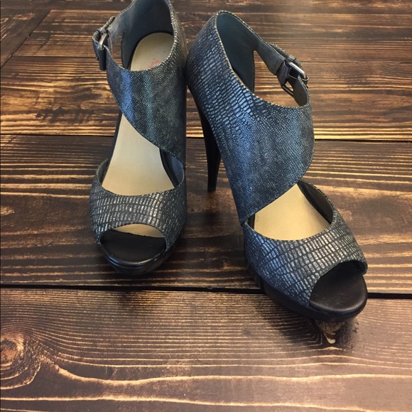 Grey and Black Sexy Platform heels - Picture 2 of 6