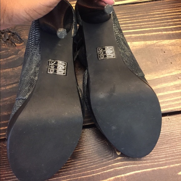 Grey and Black Sexy Platform heels - Picture 3 of 6