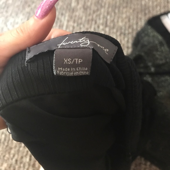 Mini skirts. - Picture 3 of 4