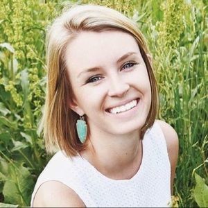 Meet your Posher, Caitlyn