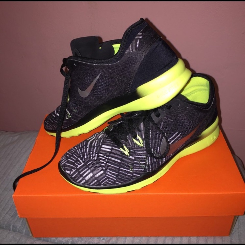 Womens Nike Free 5.0 Training Fit 5 Sneakers.