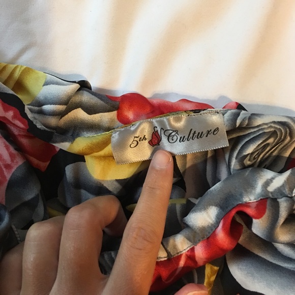 *sold on Merc* Floral One Shoulder Shirt - Picture 3 of 4