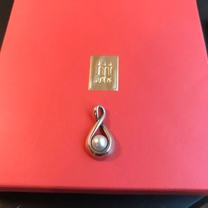 Graceful Twist Pendant with Cultured Pearl