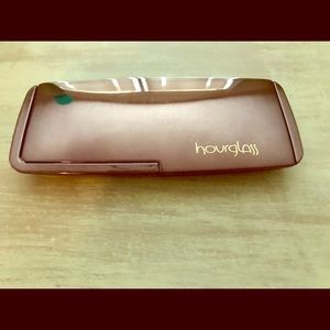 Hourglass ambient lightening palette