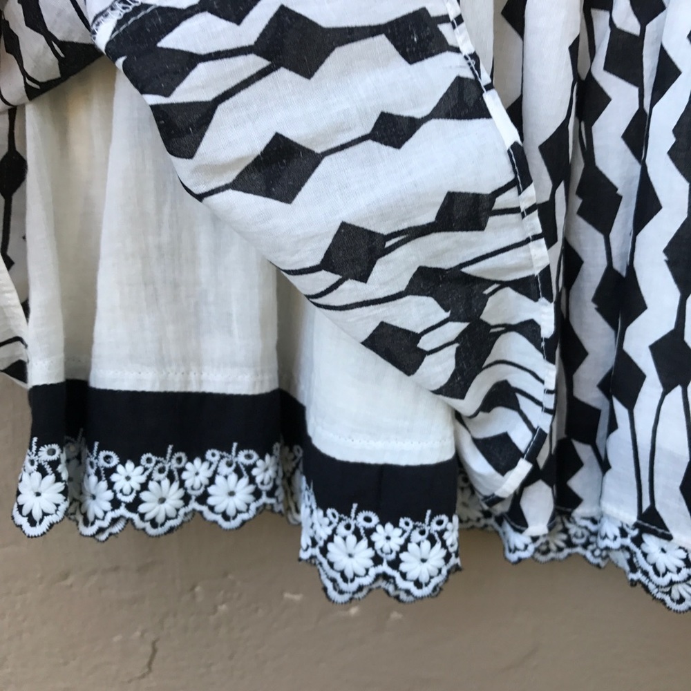 Black and white flowy skirt - Picture 2 of 3