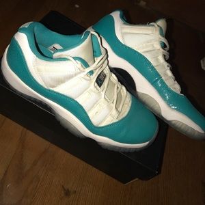 Air Jordan 11 Retro Low