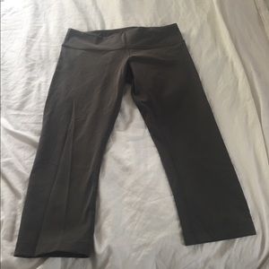 Lululemon Grey Wunder Under Crops Sz 10