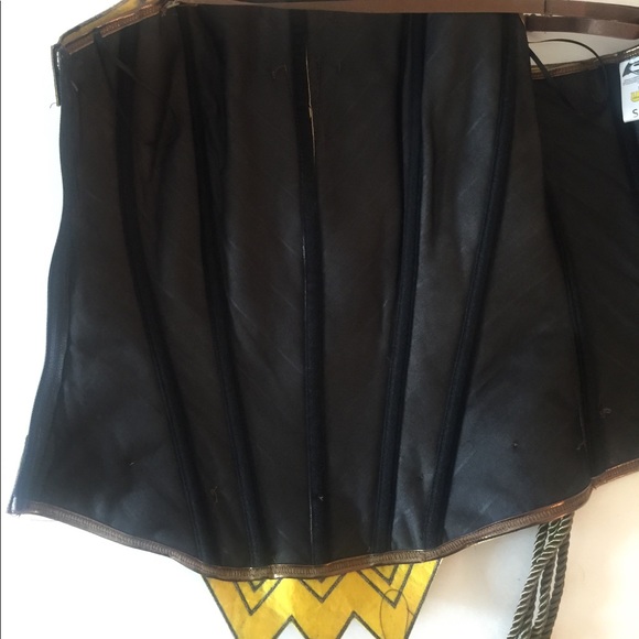 Wonder Woman Costume 4 pc Set Cosplay Halloween - Picture 8 of 8