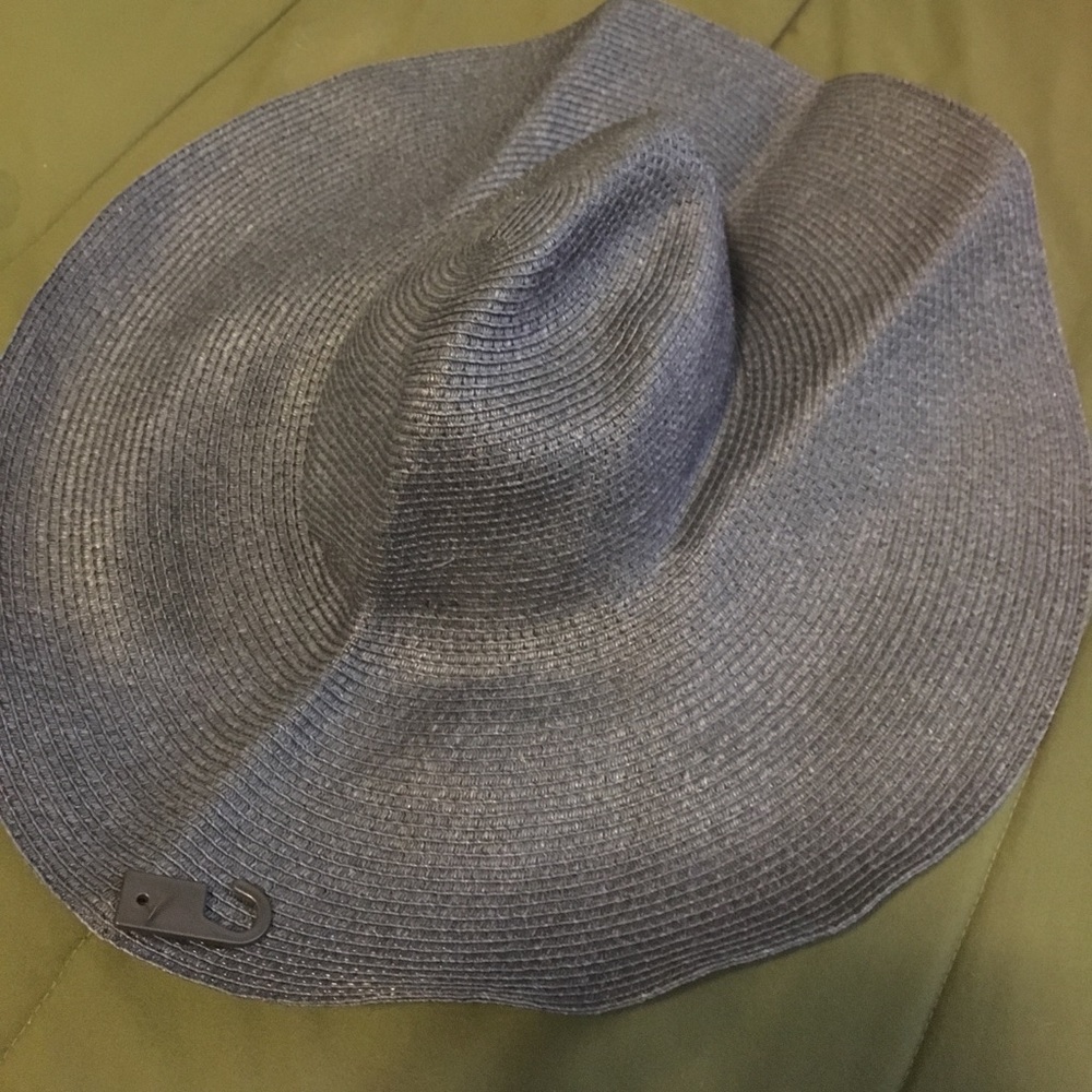 Straw oversized black beach hat