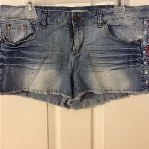 No boundaries jean shortie