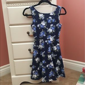 A blue flowered forever 21 dress (small)