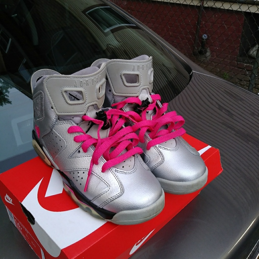 Girls 6s sz 5.5 BUY 1 GET 1 50%OFF