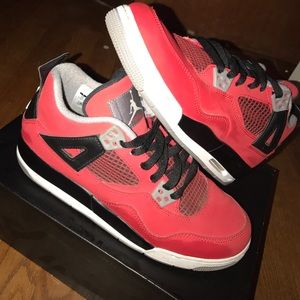 Air Jordan 4 Retro