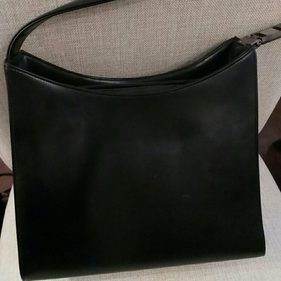 Black hobo purse with single strap/handle - Picture 3 of 4
