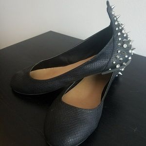 Spiked Flats