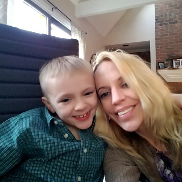 Meet Your Posher, Serena 💜💜 - Picture 5 of 10