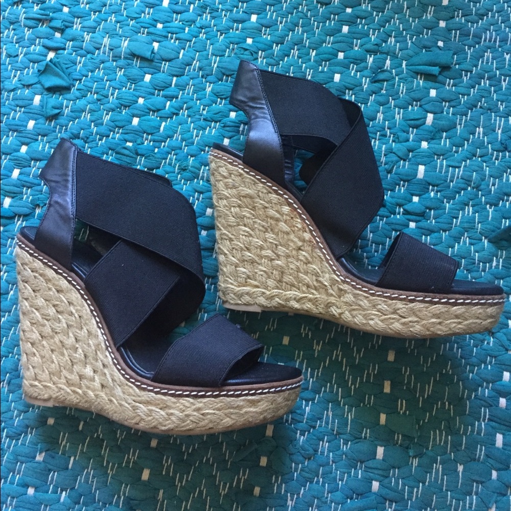 Black wedges