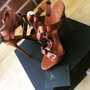 NEW 💯% Authentic Giuseppe Zanotti Wrap Sandals