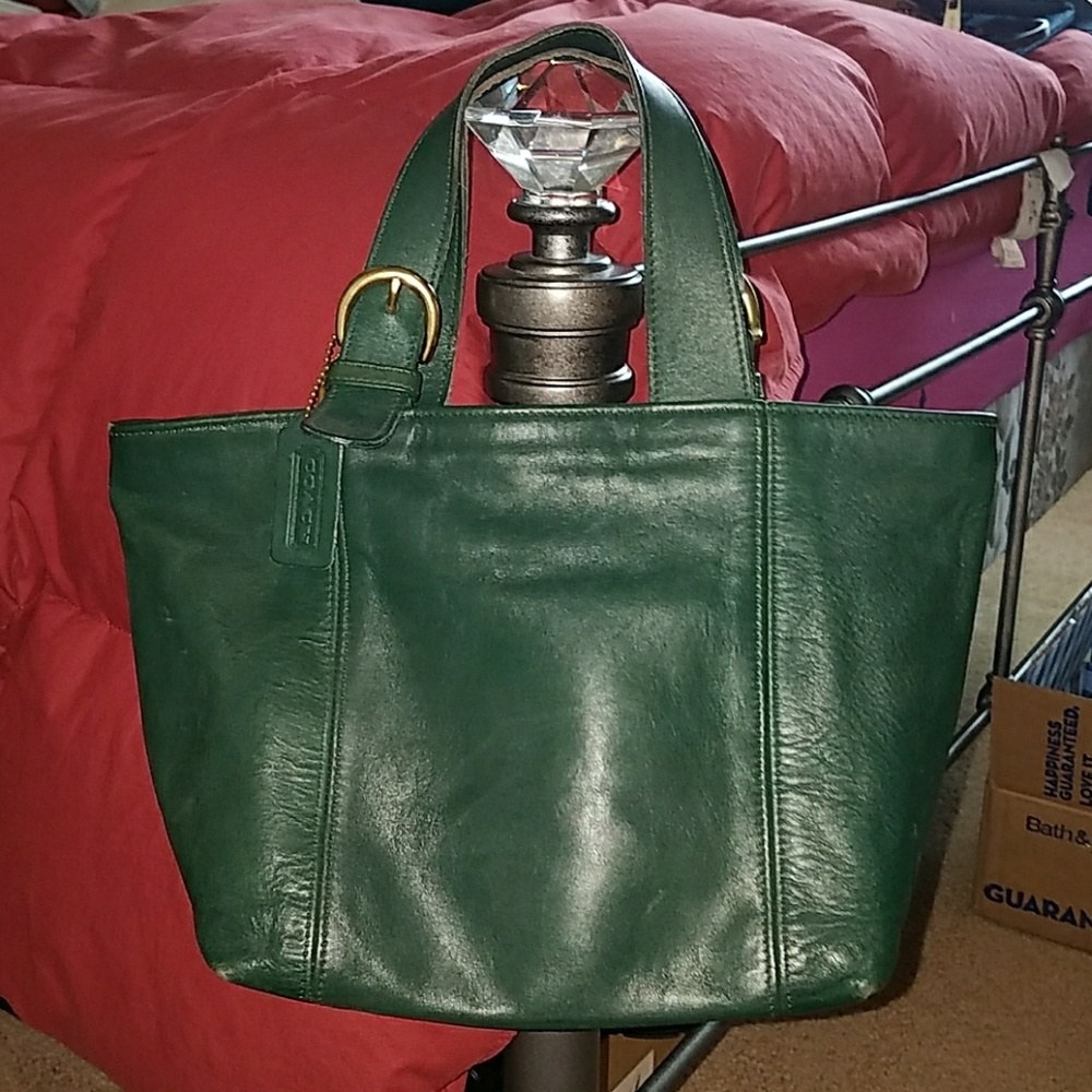 AUTHENTIC Vintage COACH Handbag (FACTORY STORE)