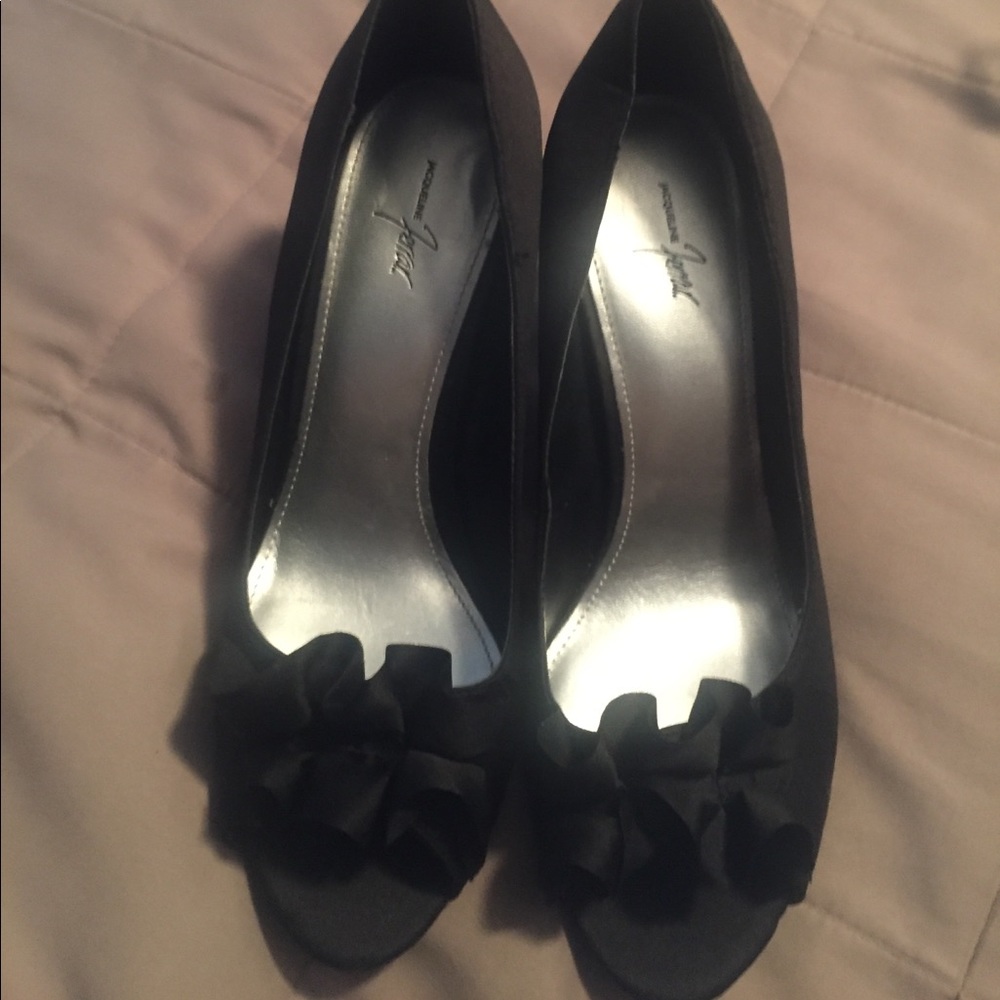 Low heel shoes