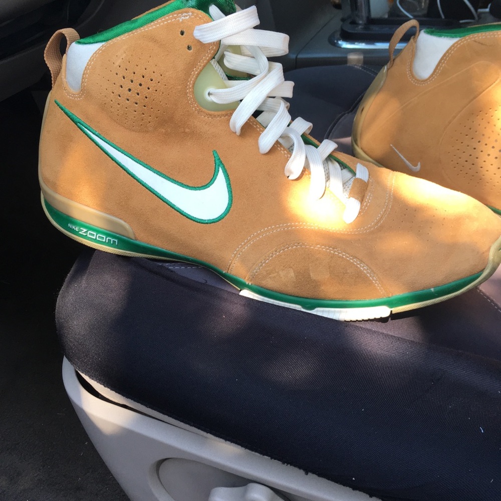 Nike Zoom. Suede
