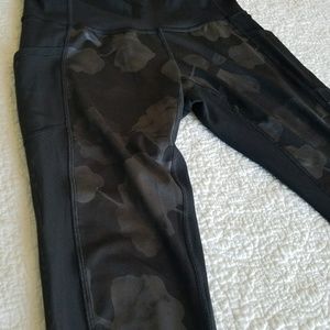 Lululemon seek the heat crop 8 only floral