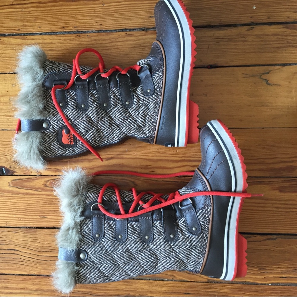 Sorel snow boots lightly used.  Perfect condition