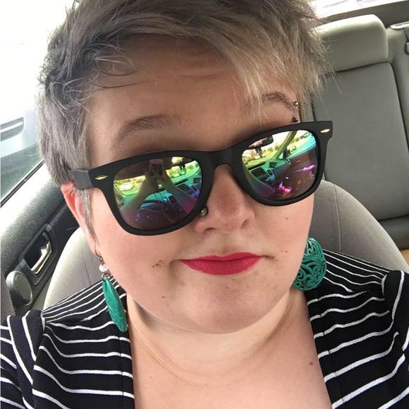 Meet your Posher, Abbey - Picture 1 of 1