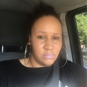 Meet your Posher, Zenia
