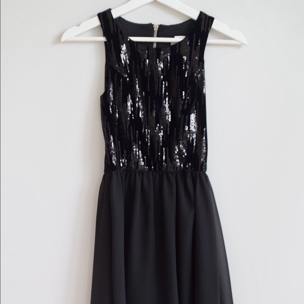 Sexy black sequined dress!