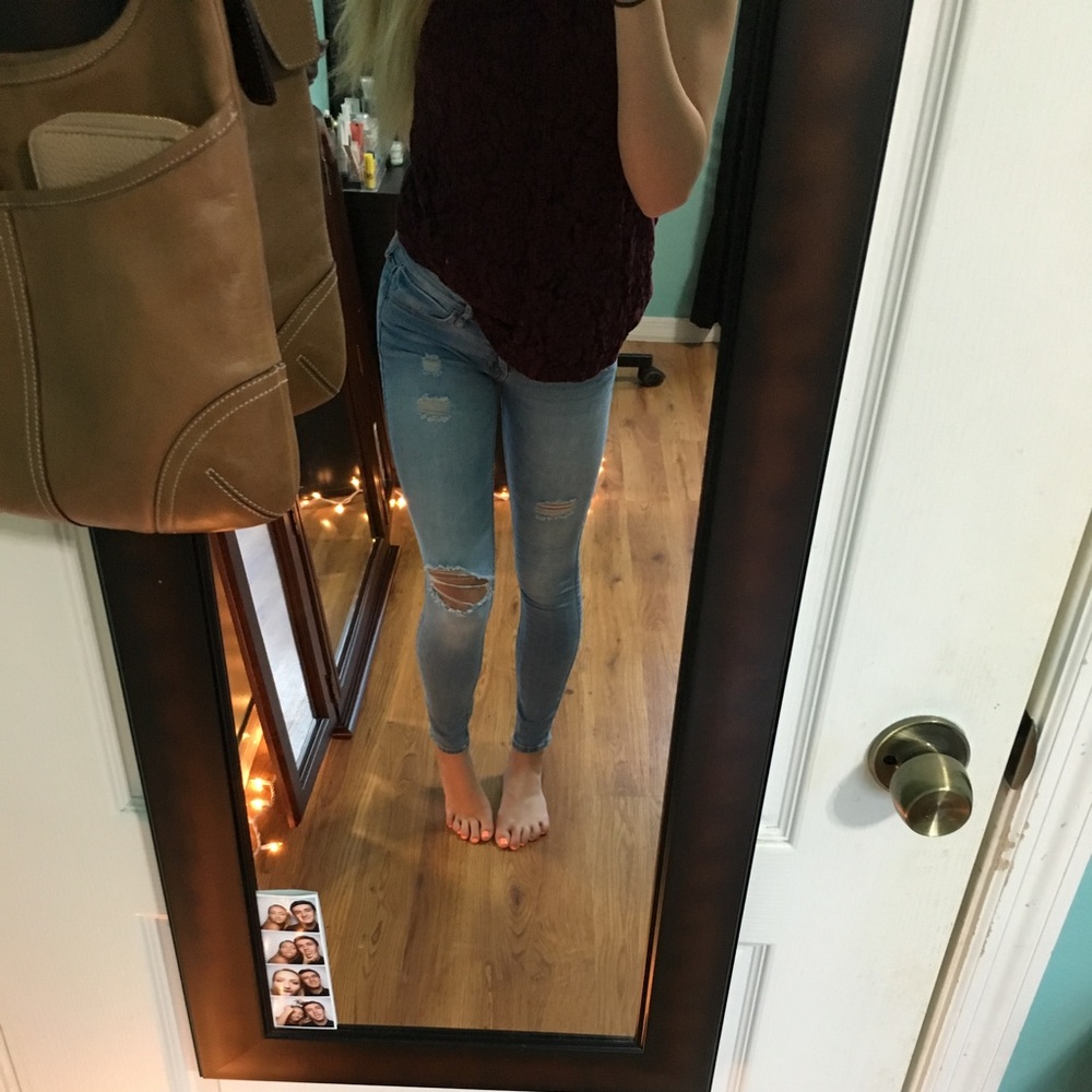 Hollister Super Skinny Destroyed Jeans