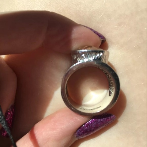 Ring - Picture 3 of 3