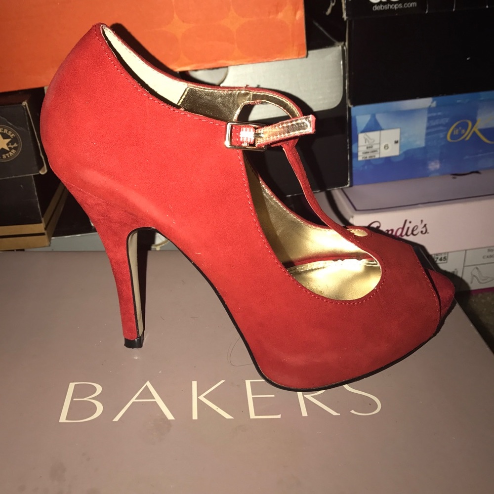 Peep toe pumps